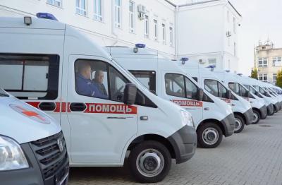 Николай Любимов передал в районы 15 реанимобилей